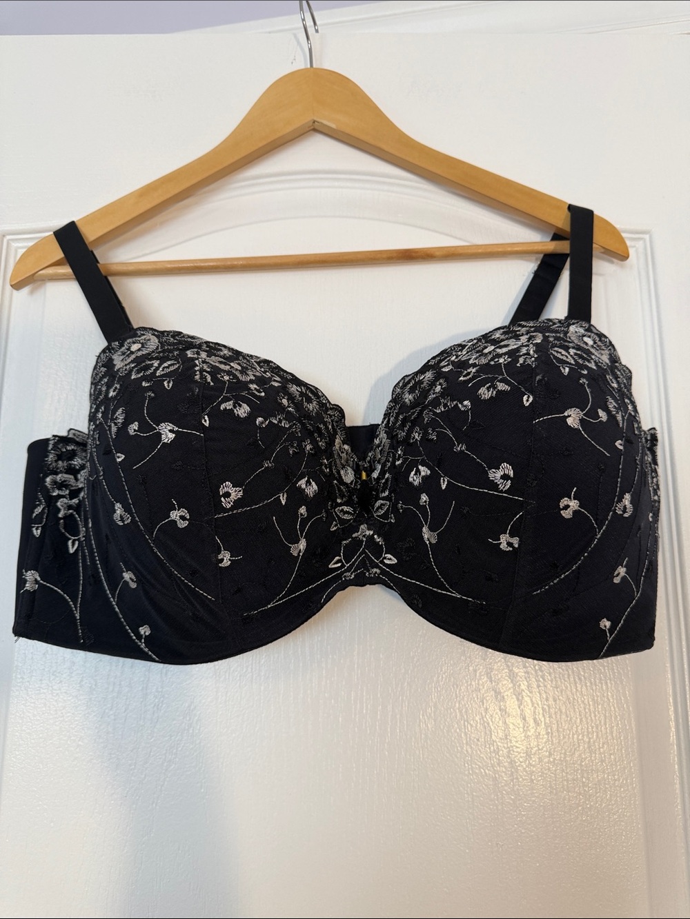 La Vie En Rose My Memory Embroidered Bra Black Gold Accent 42E Like New